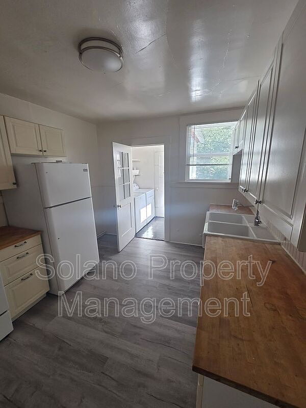 54 B St photo 4