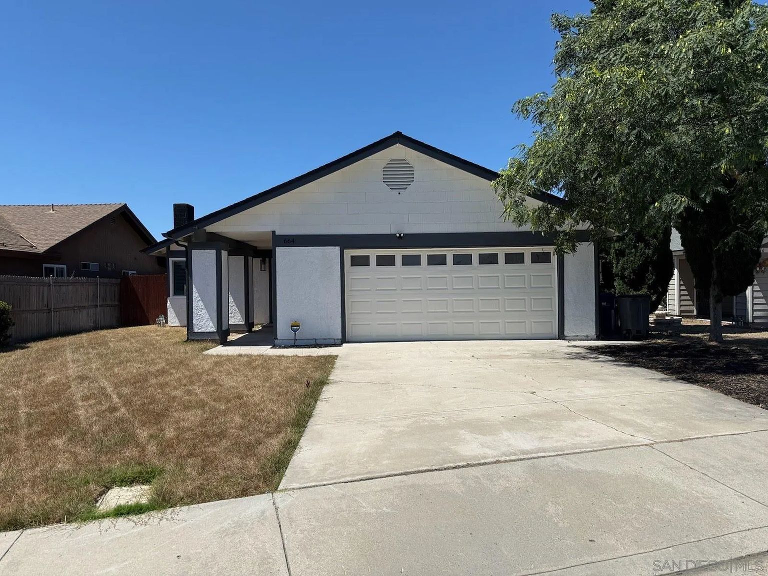 664 Carefree Dr photo 2