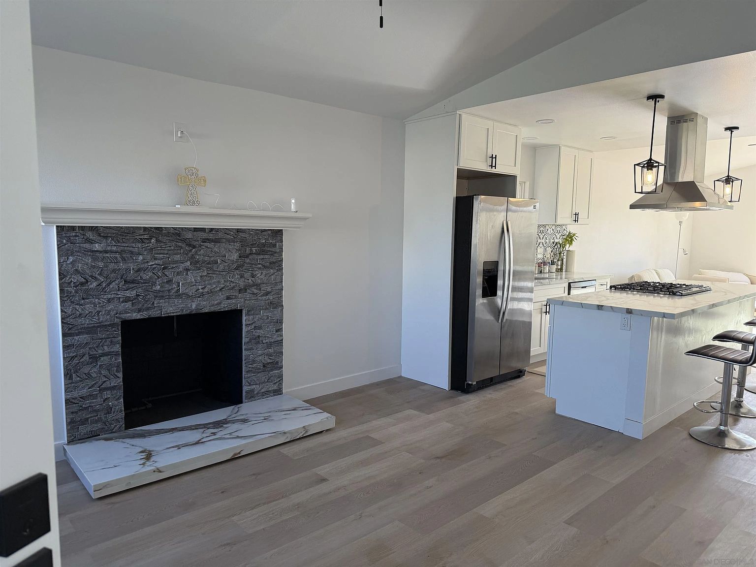 664 Carefree Dr photo 3