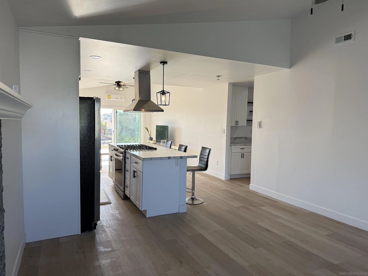 664 Carefree Dr photo 4