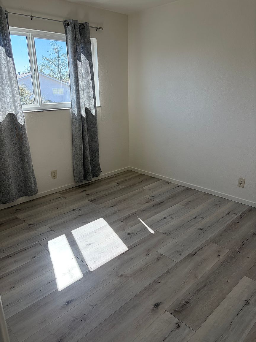 27087 Belvedere Ct photo 5