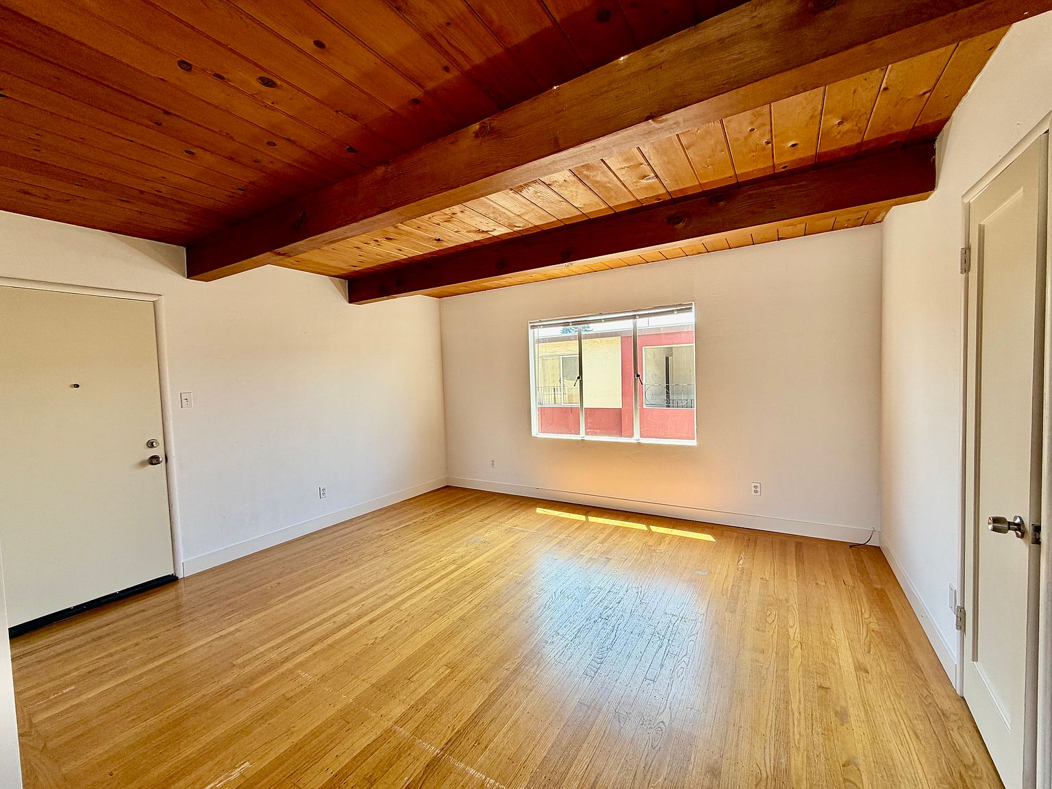 2BR/1BA Apartment on Vicente · Oakland
