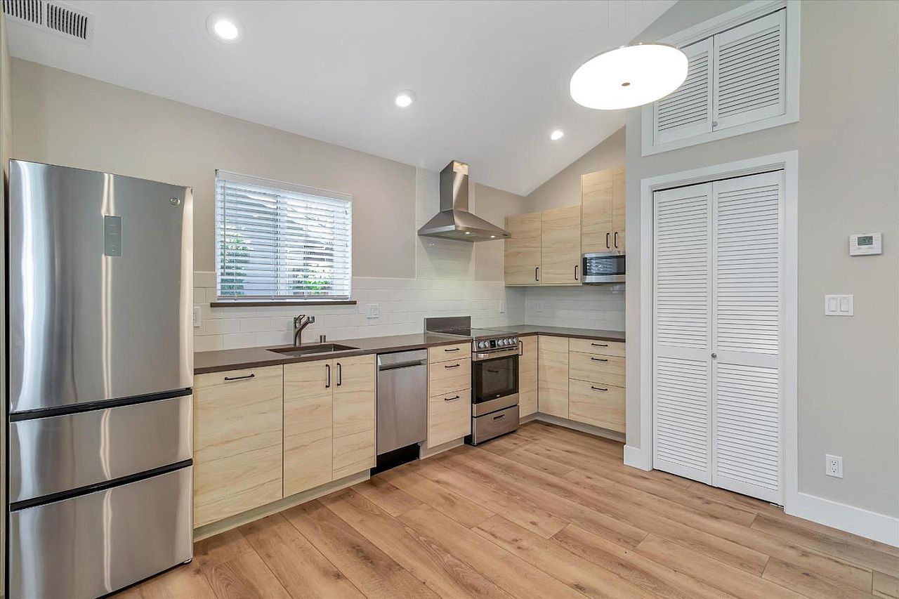2155 Carol Ave photo 4