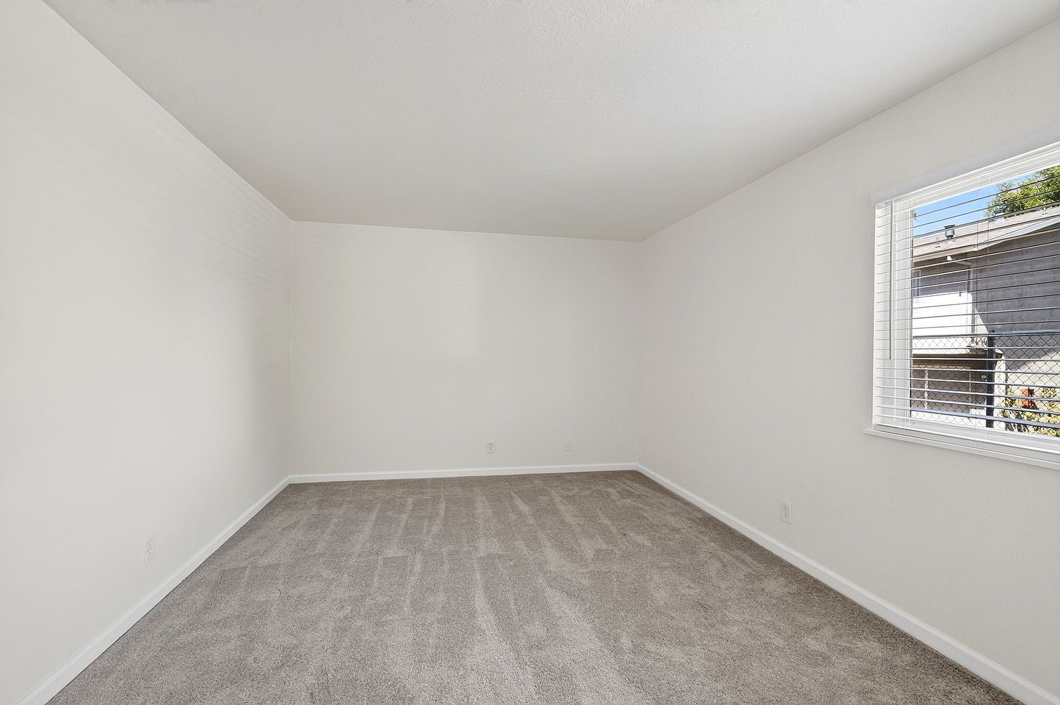 670-674 Lincoln Ave photo 4