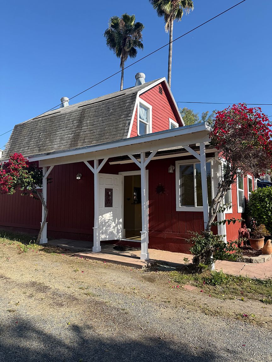 3043 Helix St photo 2