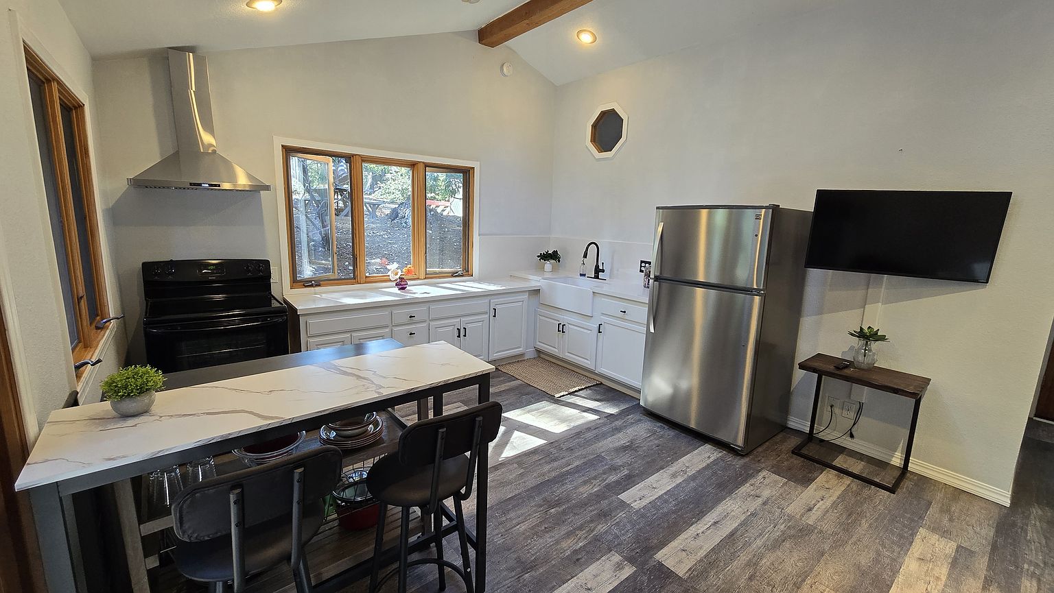 64 Comstock Ln photo 3