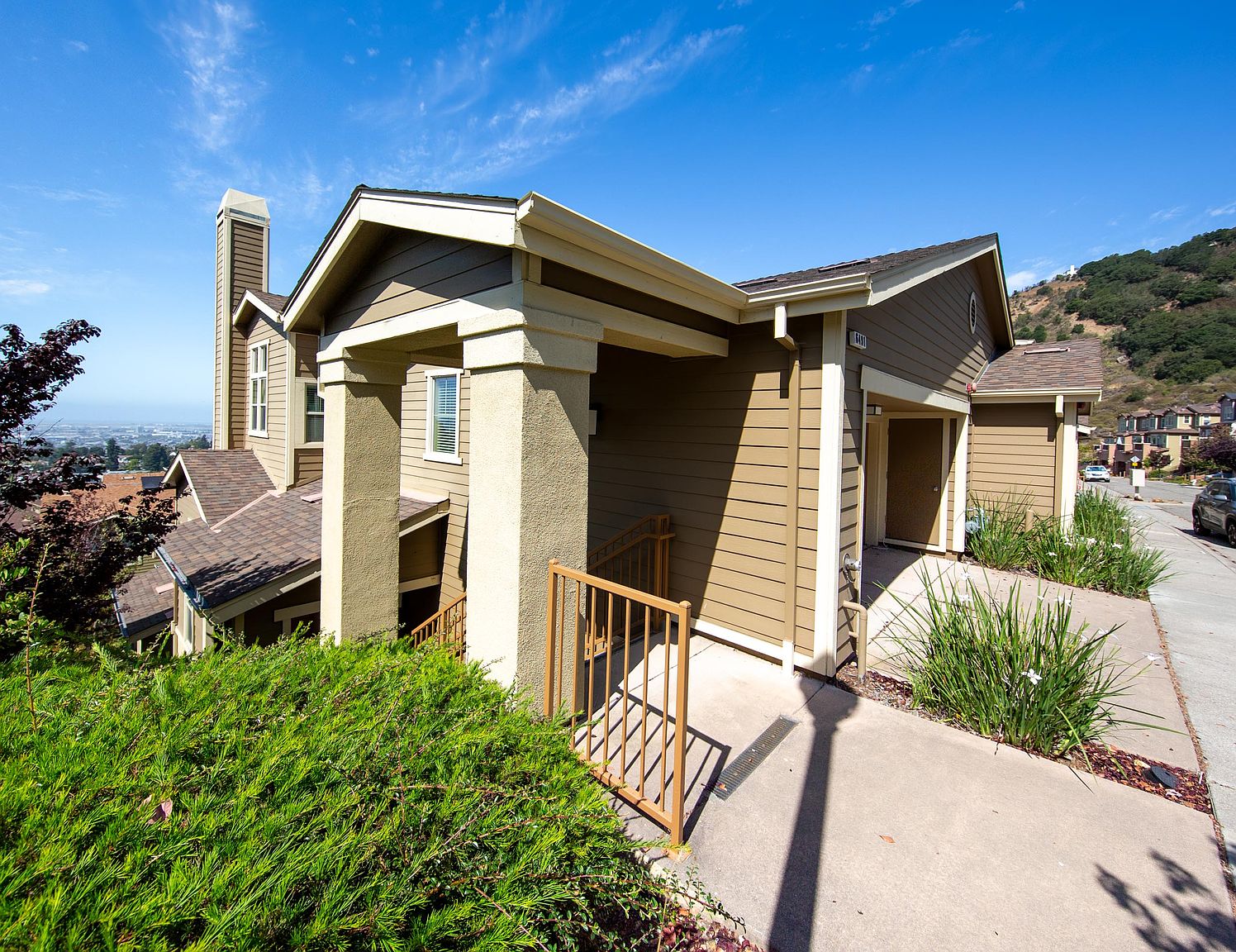 6491 Bayview Dr photo 3