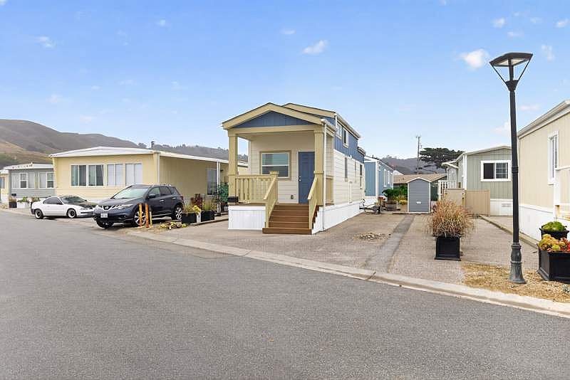 33 Dahlberg Dr photo 2