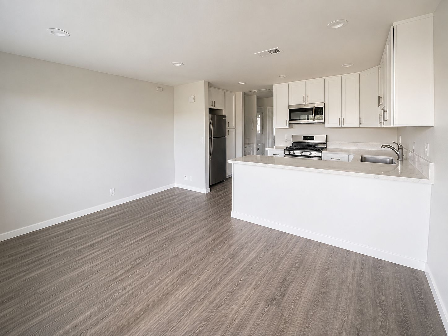 4774 33rd St photo 2