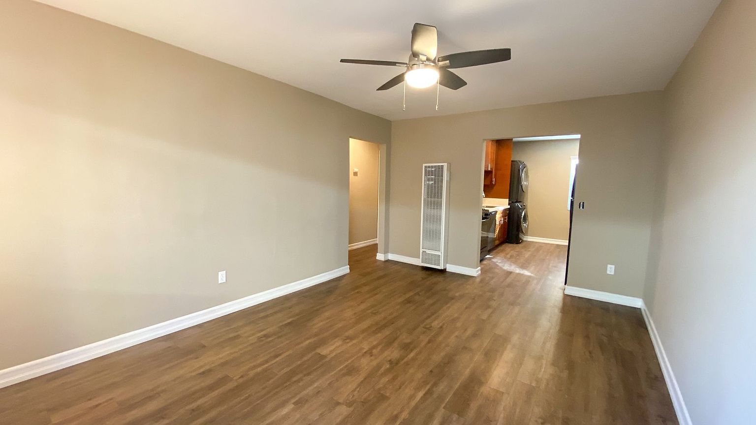 2 beds  1.0 baths photo 3