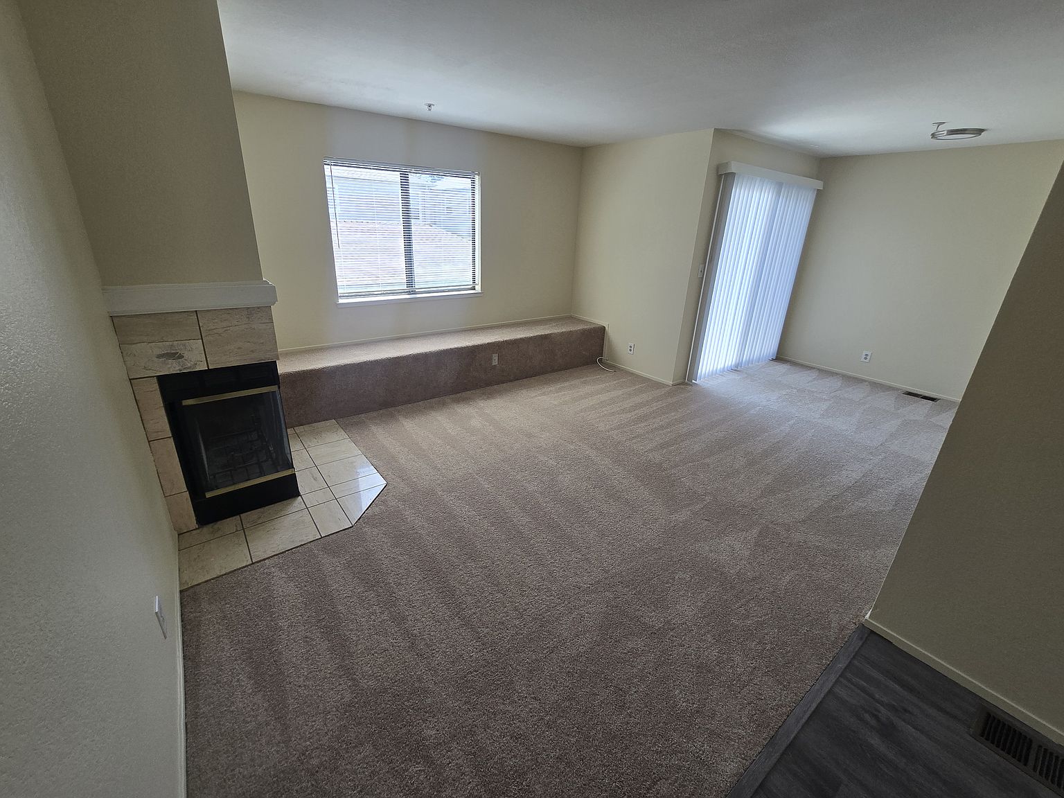 574 Chestnut St photo 3