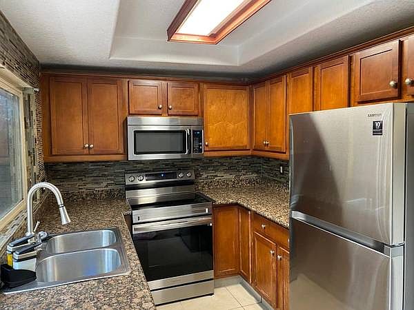 1413 N Broadway photo 4