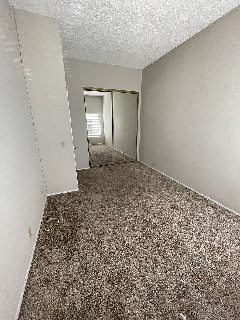 2 beds  2.0 baths photo 3