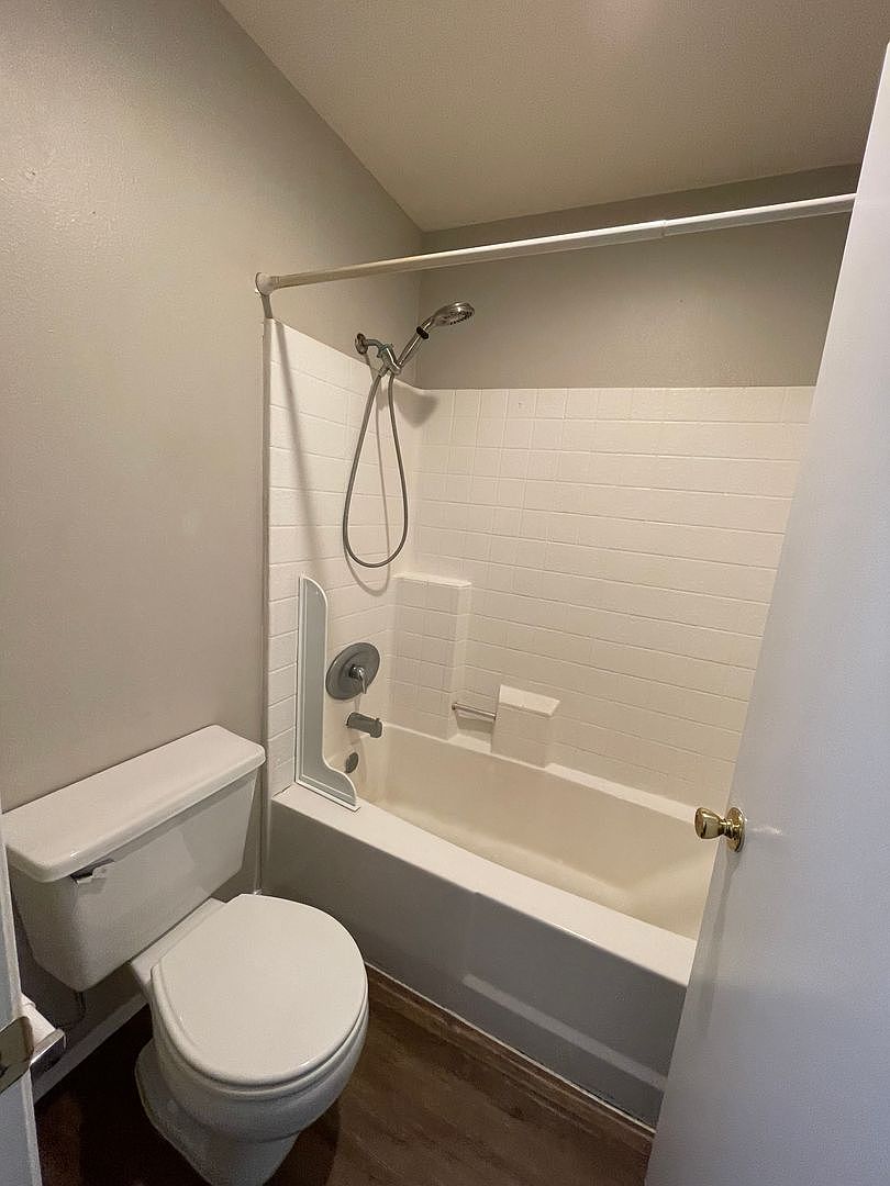 2 beds  2.0 baths photo 5
