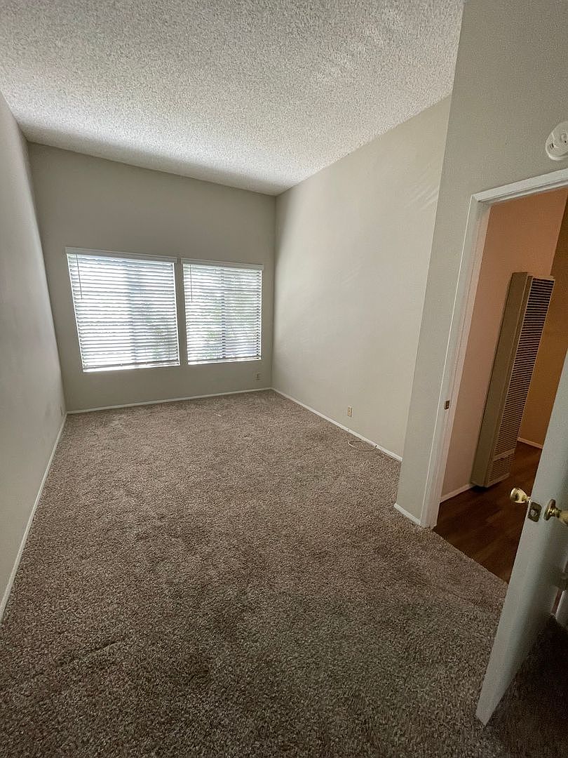 2 beds  2.0 baths photo 4
