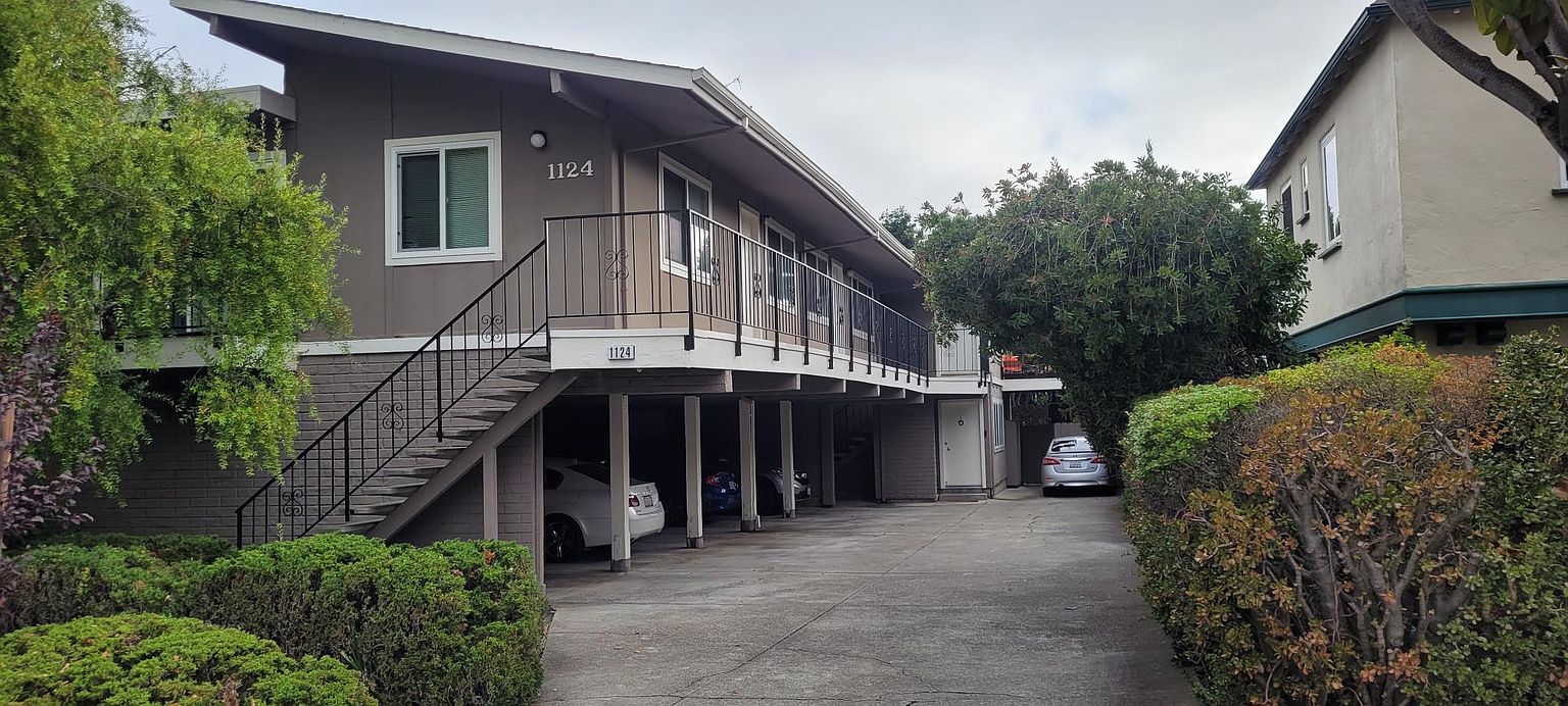 1124 Laguna Ave photo 4