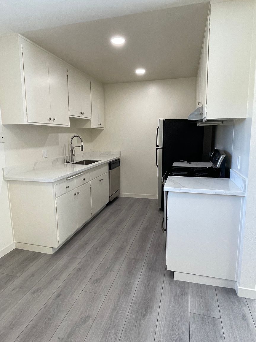1BR/1BA Apartment on Palos Verdes Ct · San Mateo photo 4