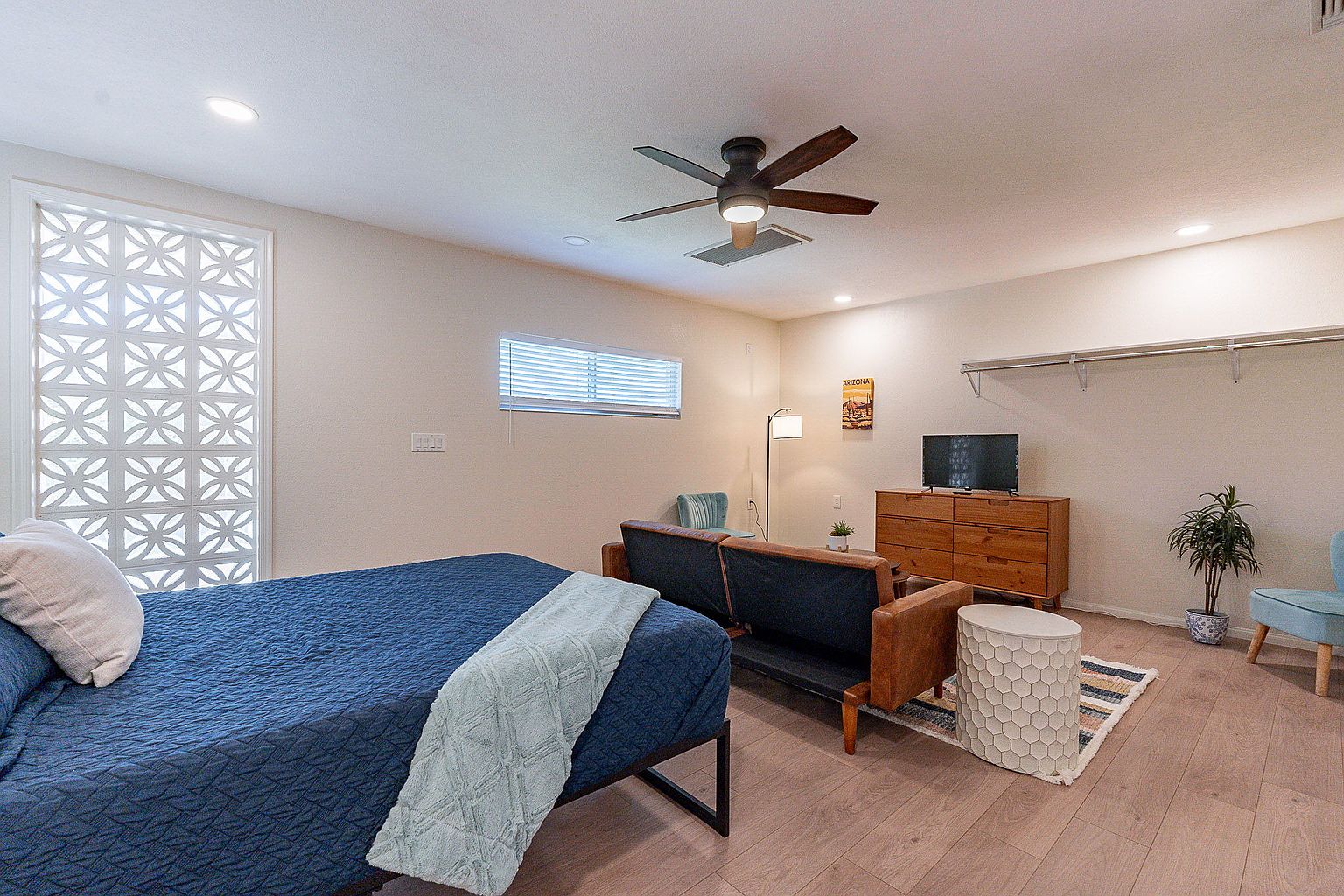 348 N Vine St photo 5