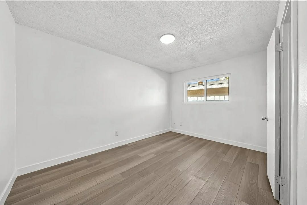 1877 Donax Ave photo 4