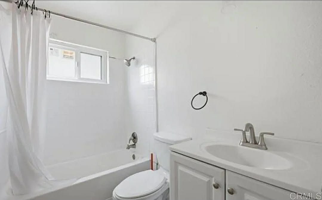 1877 Donax Ave photo 2
