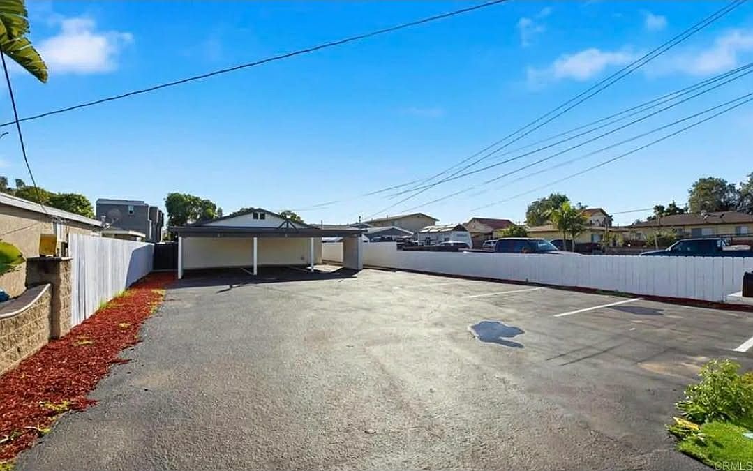 1877 Donax Ave photo 5