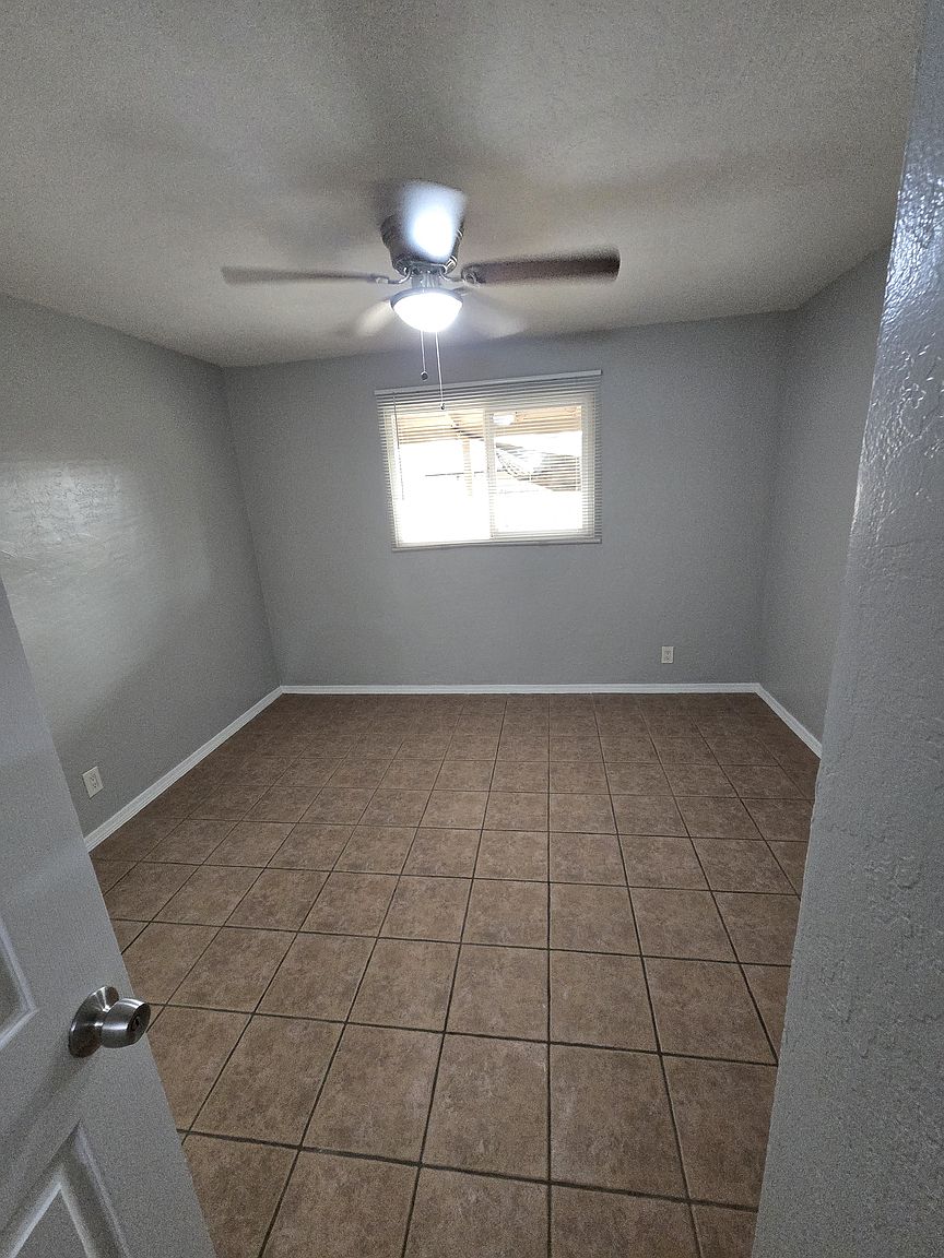 733 W 5th Ave photo 4