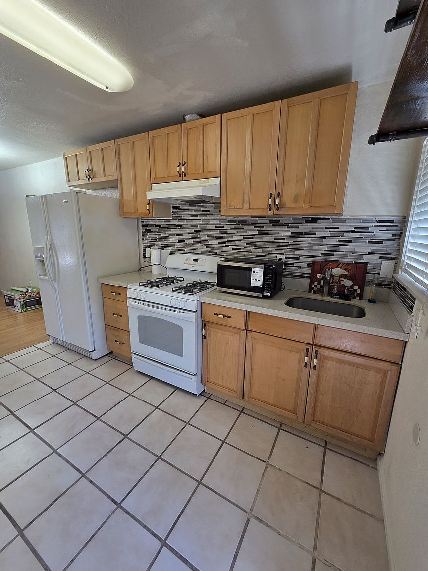326 Arkansas St photo 4