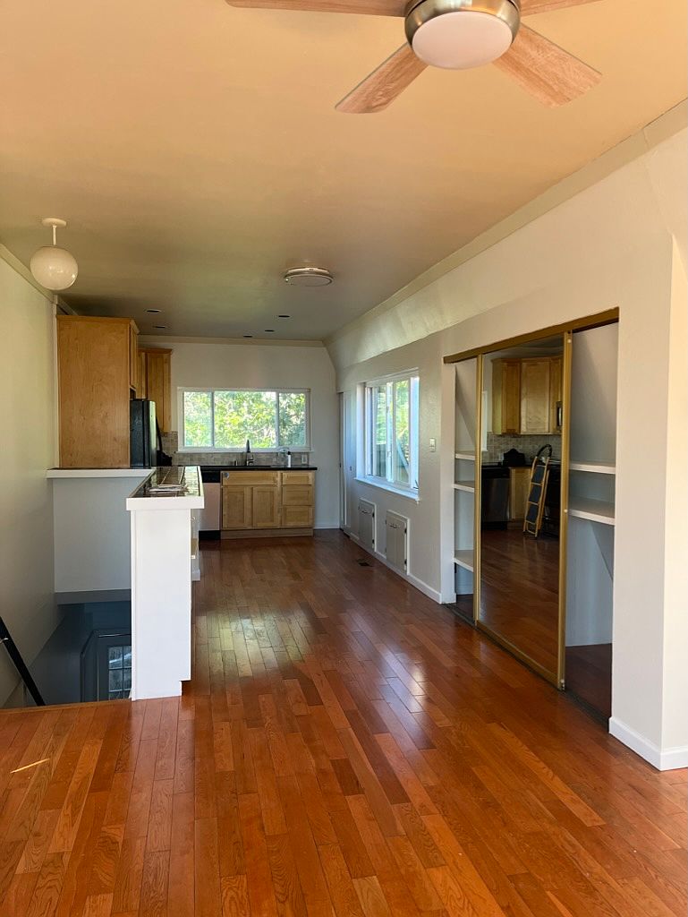 1150 James Pl photo 3
