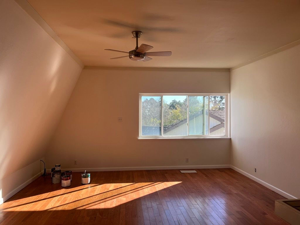 1150 James Pl photo 2