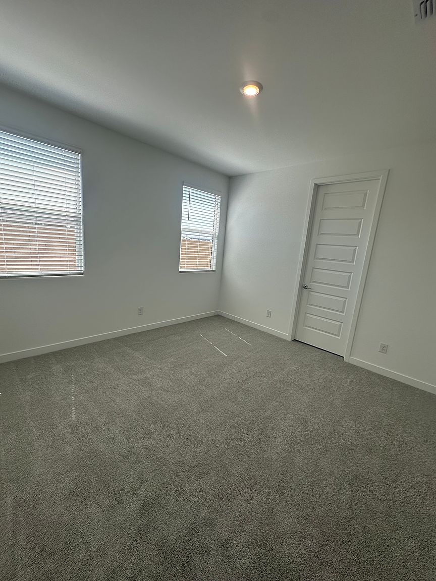 9833 W Sunderland Ave photo 5