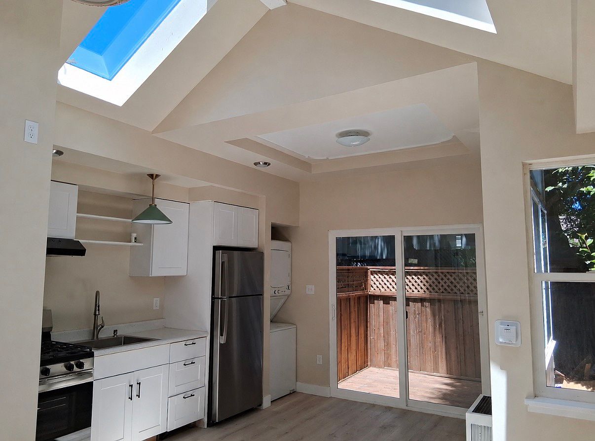 210 Brook Ave photo 3