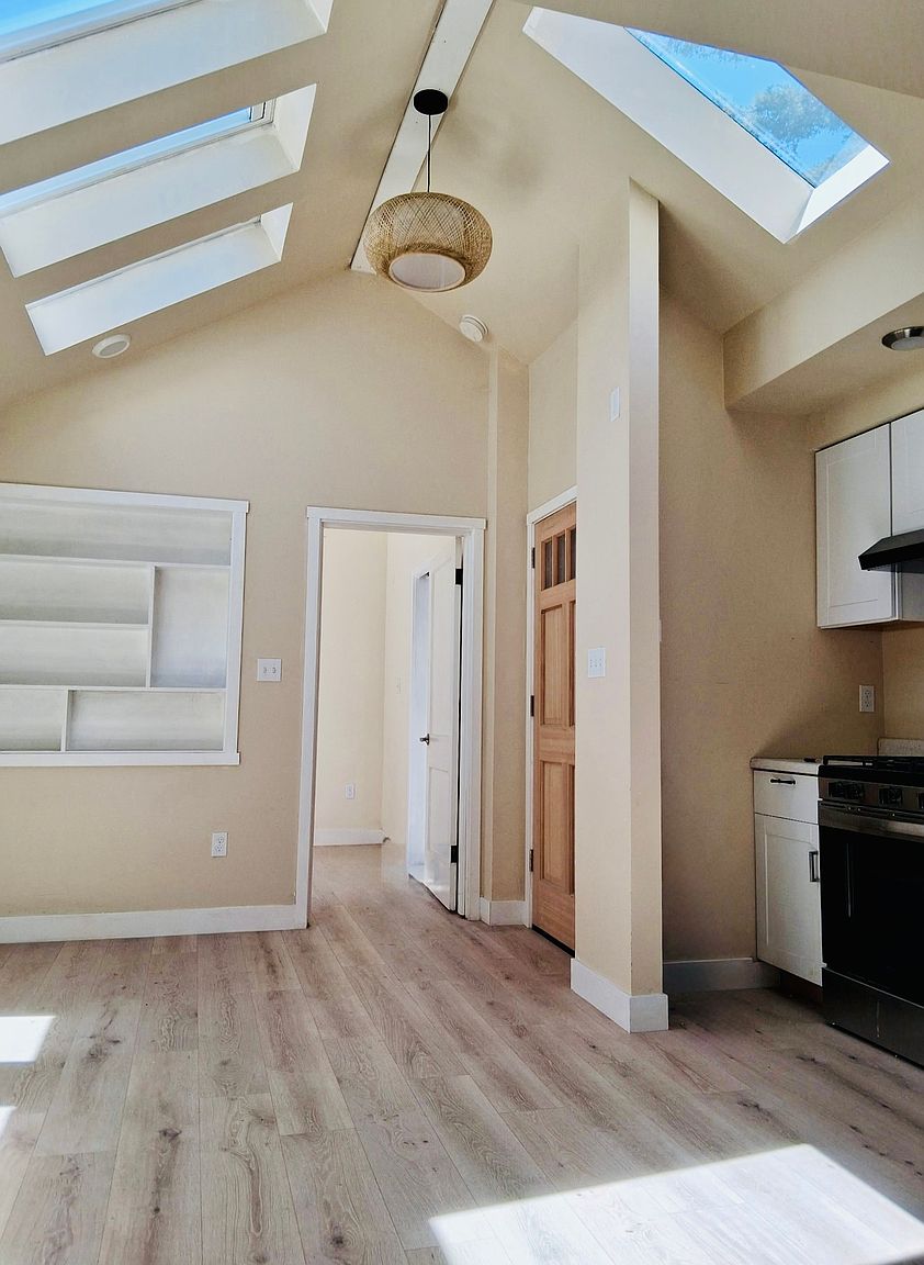 210 Brook Ave photo 4