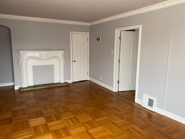 200 N Willard St photo 4
