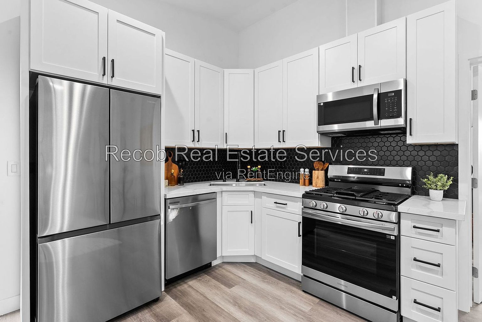 832 Desty St photo 5