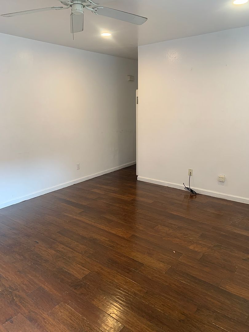 Apartments on 90th Ave · Oakland photo 4