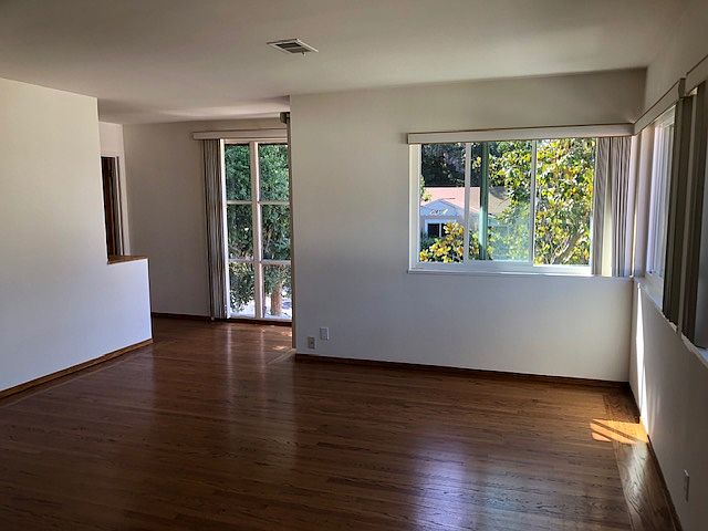 2BR/1BA Apartment on Roble Ave · Menlo Park photo 5