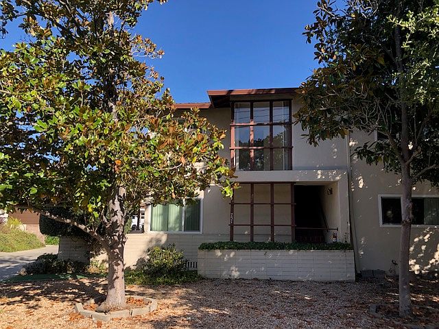 2BR/1BA Apartment on Roble Ave · Menlo Park