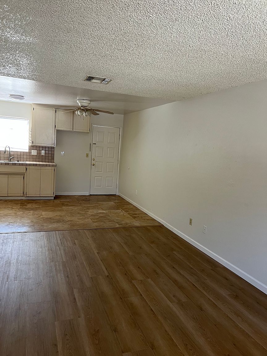 1030 Dainty Ave photo 5