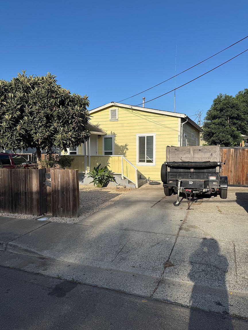 213 Starr Ave photo 2