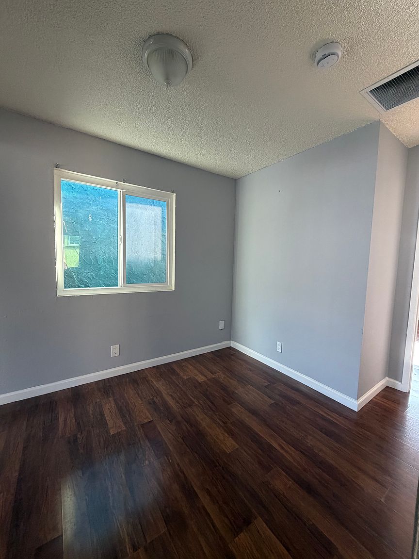 2BR/1BA Apartment on Market St · Emeryville photo 2