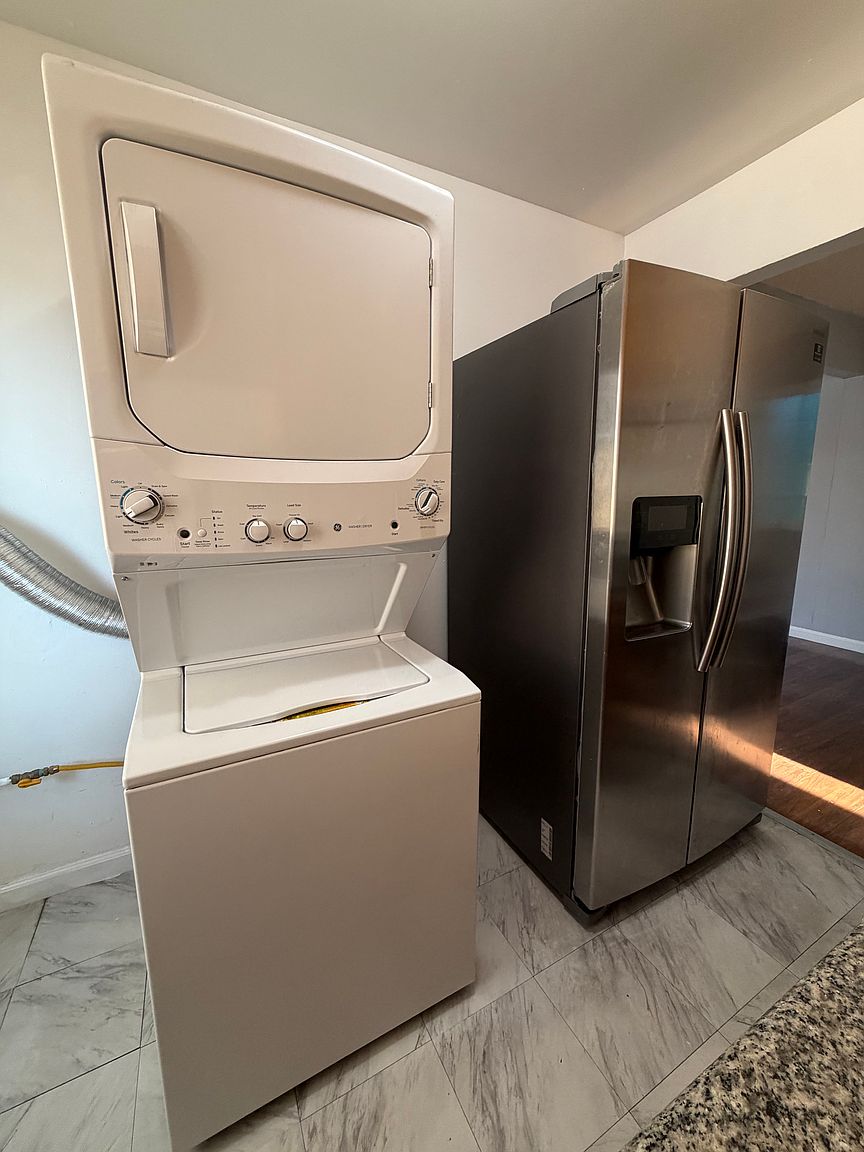 2BR/1BA Apartment on Market St · Emeryville photo 3