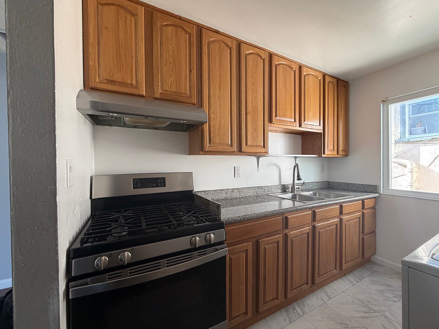 2BR/1BA Apartment on Market St · Emeryville photo 4