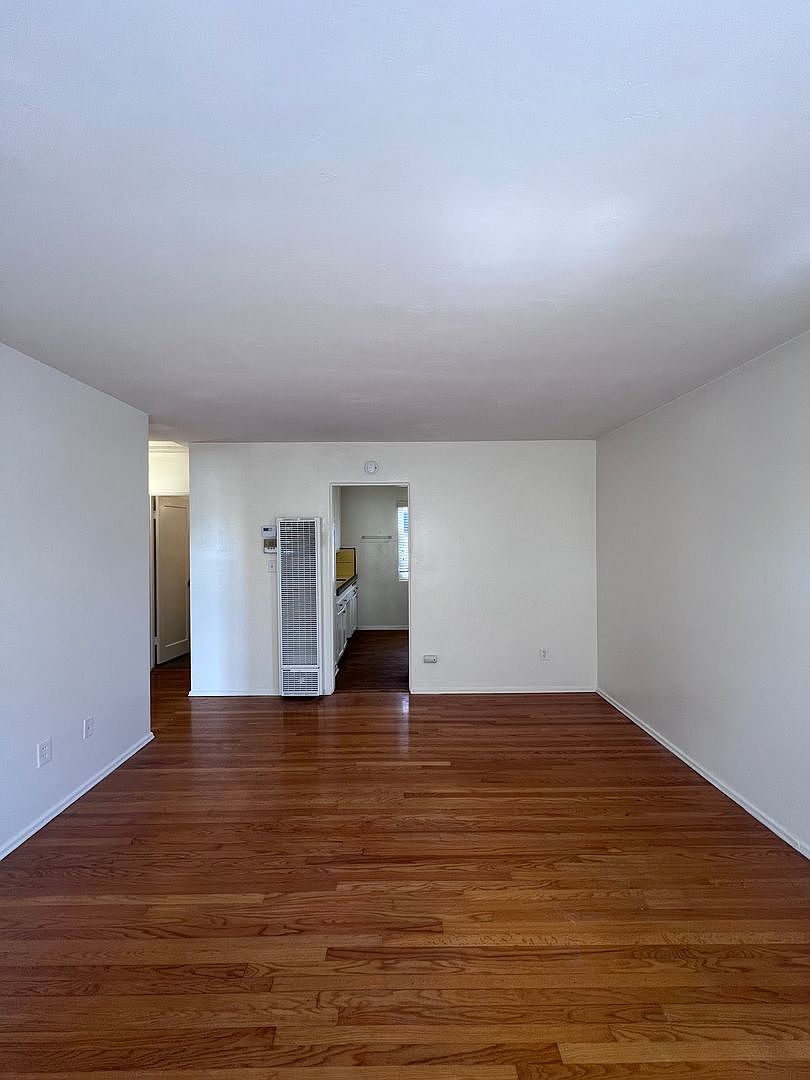 4720-34 Wilson Ave photo 3