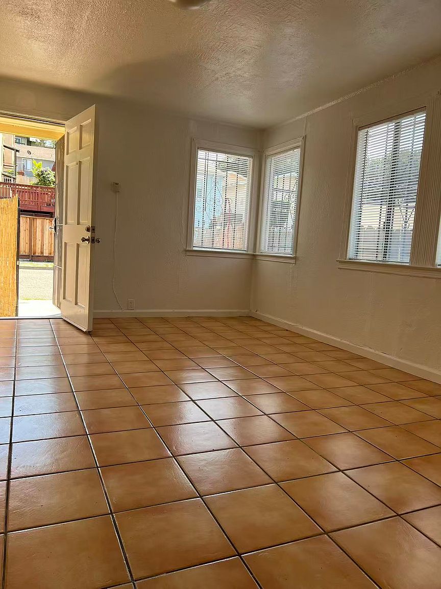 2127 45th Ave photo 4