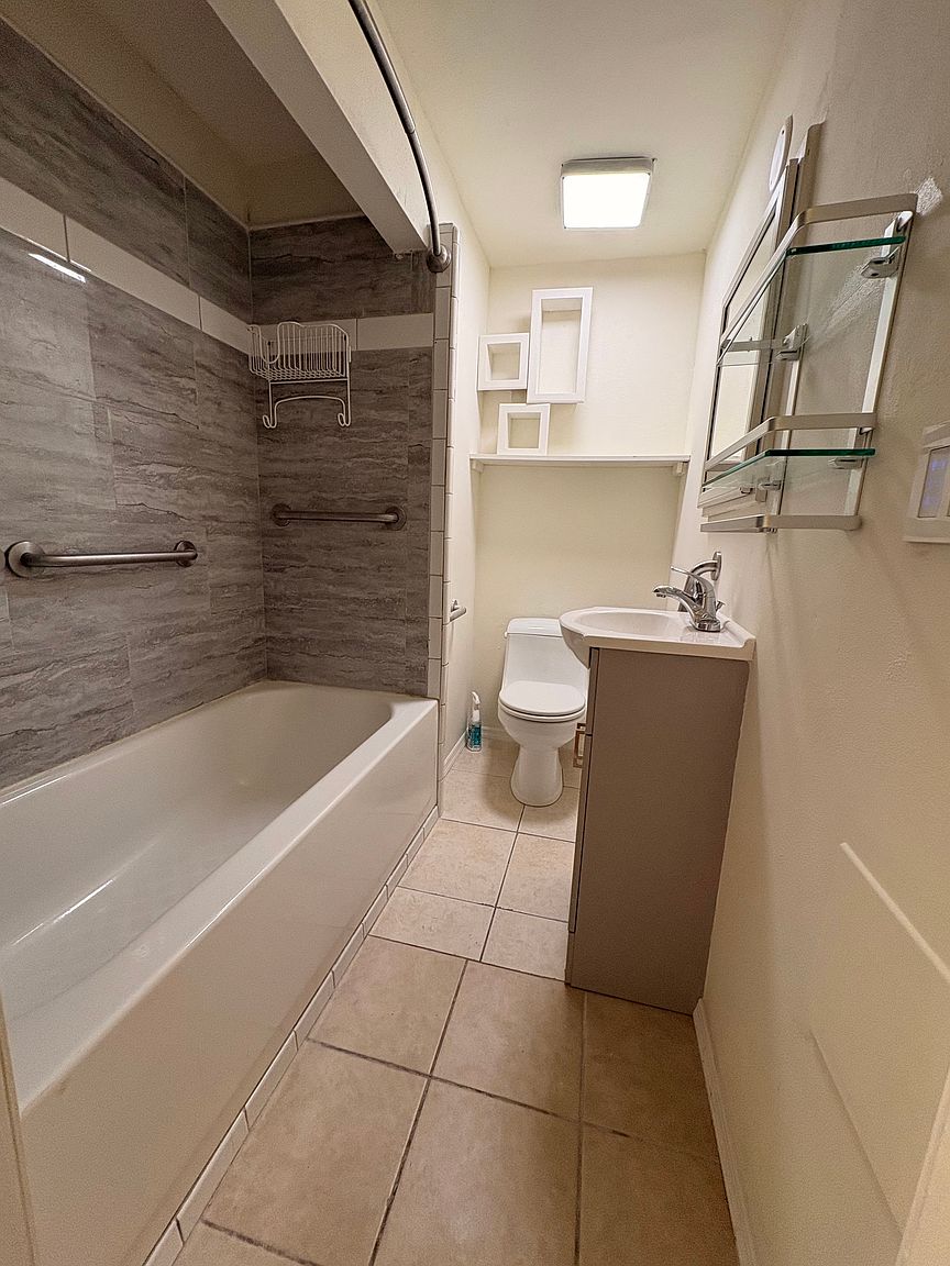 2930-32 Panorama Crst photo 4