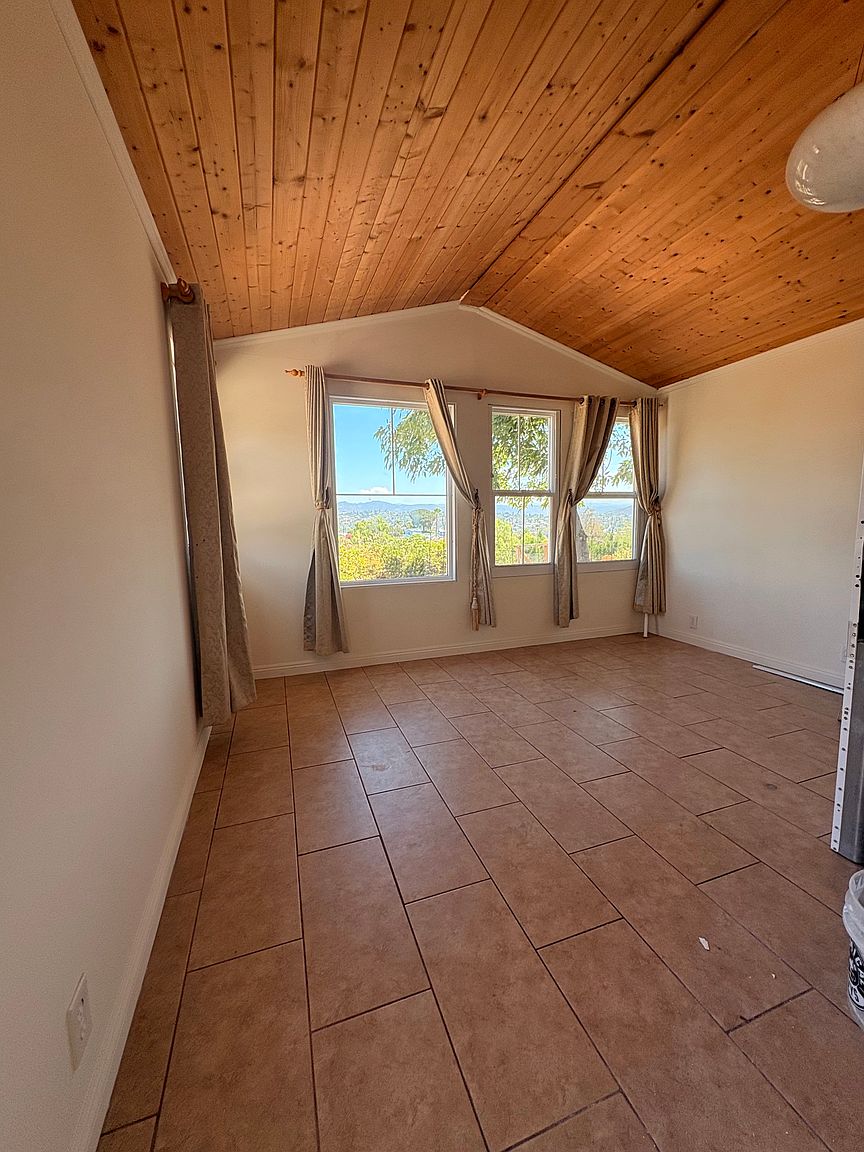 2930-32 Panorama Crst photo 2