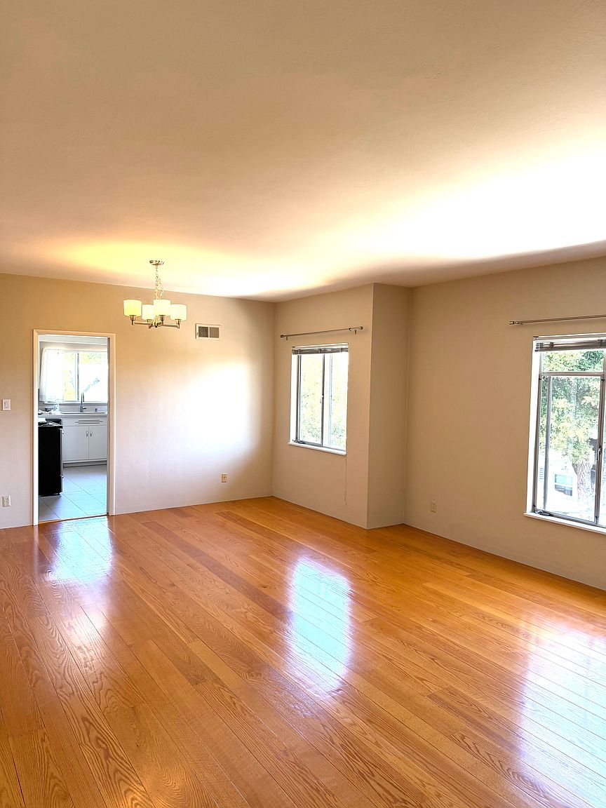 2BR/1BA Other on Santa Rosa Ave · Oakland photo 4