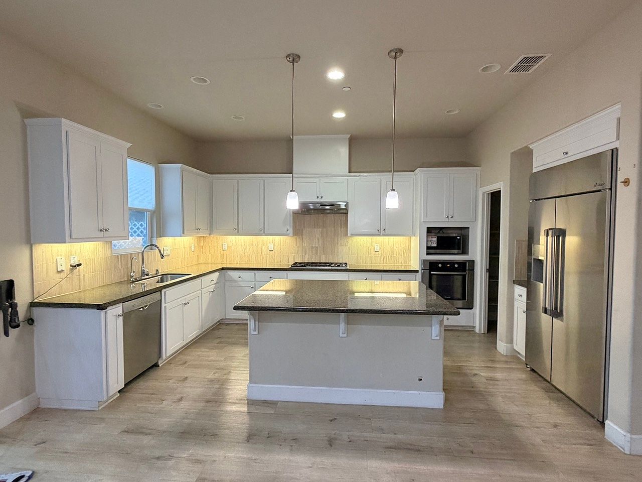 1885 Worthington Cir photo 3