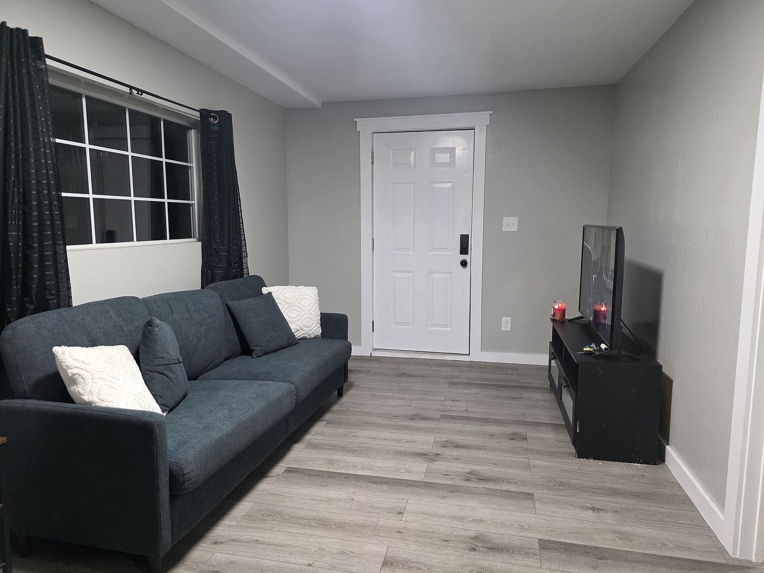1BR/1BA Single Family House on E 10th St · Oakland photo 5