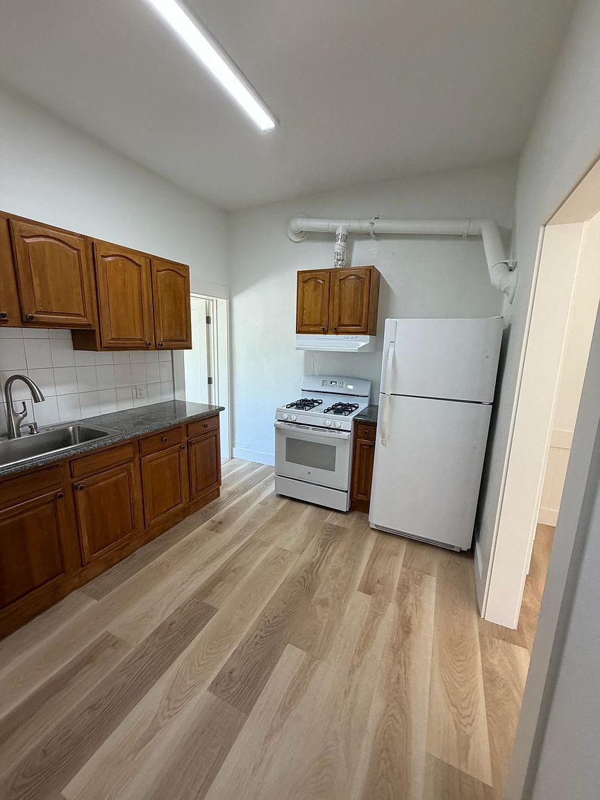 2BR/1BA Apartment on Martin Luther King Jr Way · Oakland photo 2